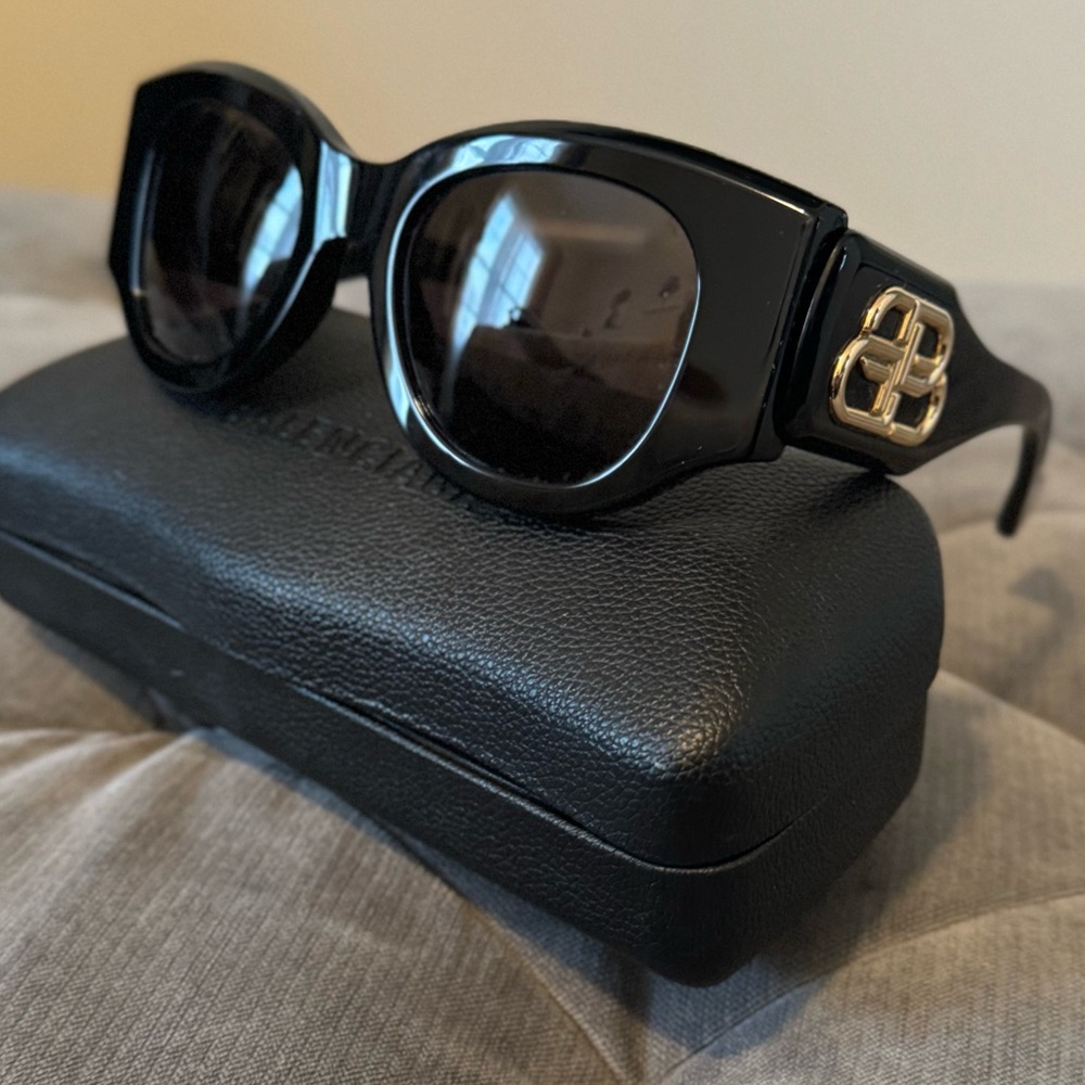 Preowned BALENCIAGA BB0070S 006 SUNGLASSES Good Condition